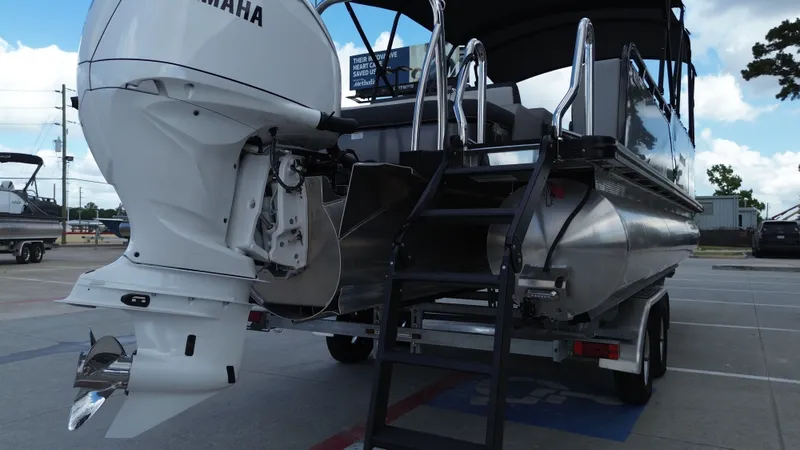 Slide: The Image of Avalon LSZ Versatile Rear Bench - 23' 2025 - 29