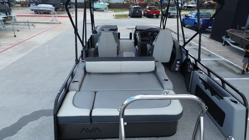 Slide: The Image of Avalon LSZ Versatile Rear Bench - 23' 2025 - 22