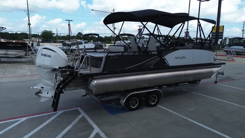 Slide: The Image of Avalon LSZ Versatile Rear Bench - 23' 2025 - 10