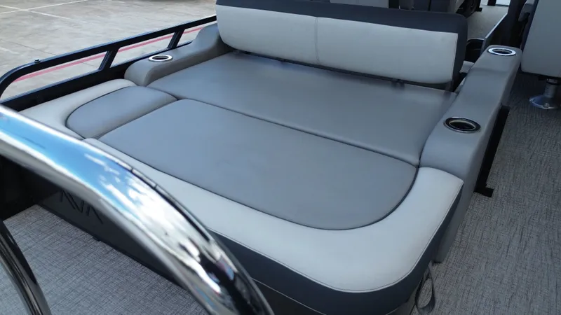 Slide: The Image of Avalon LSZ Versatile Rear Bench - 23' 2025 - 36