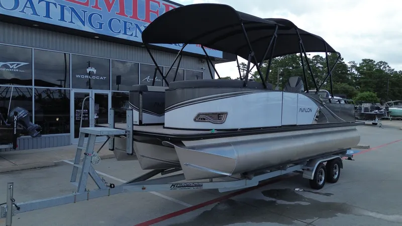 Slide: The Image of Avalon LSZ Versatile Rear Bench - 23' 2025 - 5
