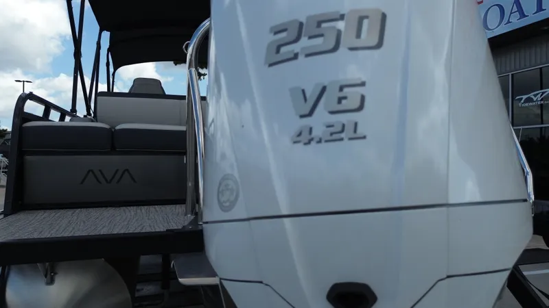 Slide: The Image of Avalon LSZ Versatile Rear Bench - 23' 2025 - 27