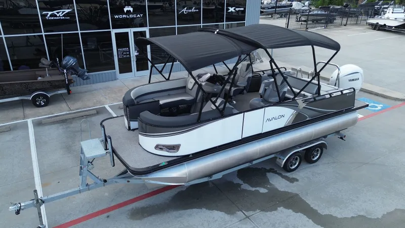 Slide: The Image of Avalon LSZ Versatile Rear Bench - 23' 2025 - 15