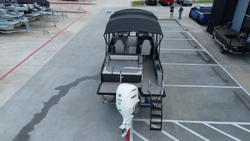 Slide: The Image of Avalon LSZ Versatile Rear Bench - 23' 2025 - 18