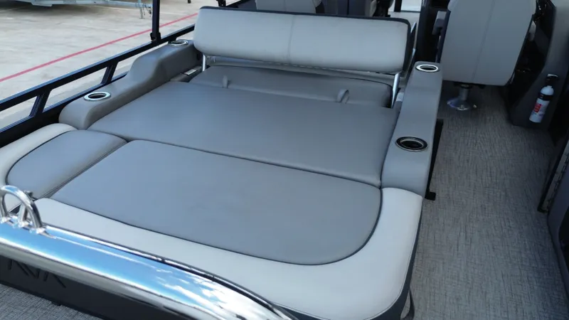 Slide: The Image of Avalon LSZ Versatile Rear Bench - 23' 2025 - 37