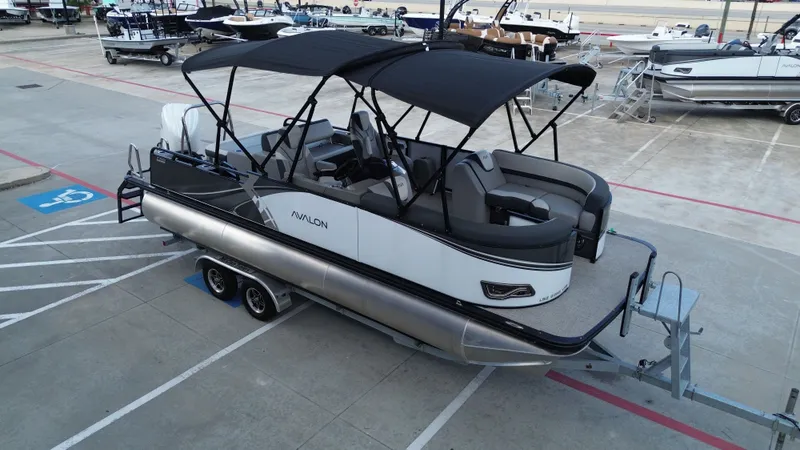 Slide: The Image of Avalon LSZ Versatile Rear Bench - 23' 2025 - 13