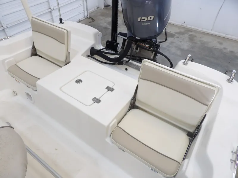 Slide: The Image of NauticStar 2140 Sport Shallow Bay 2017 - 18