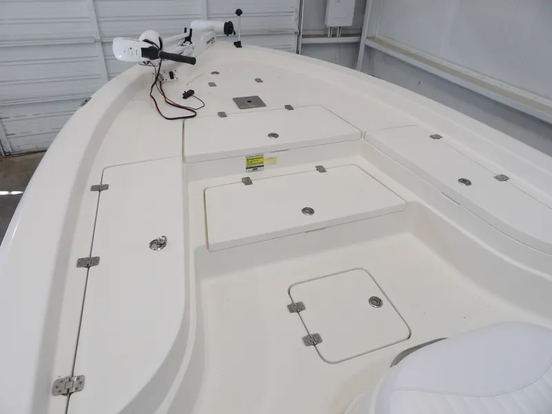 Slide: The Image of NauticStar 2200 2010 - 12