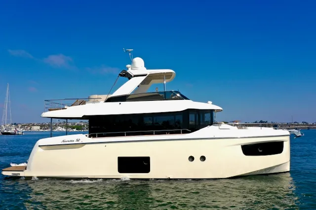 Slide: The Image of Absolute NAVETTA 52 2017 - 2