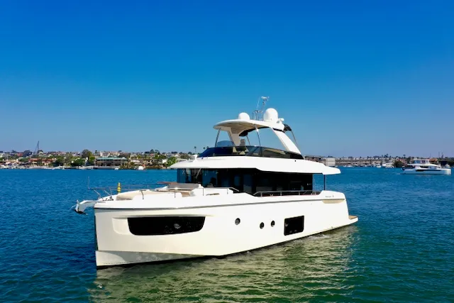 Slide: The Image of Absolute NAVETTA 52 2017 - 5