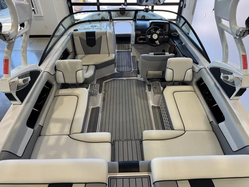 Slide: The Image of Nautique Super Air Nautique 230 2013 - 13