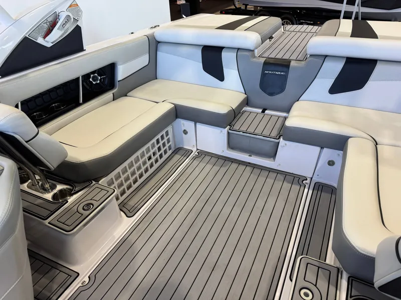 Slide: The Image of Nautique Super Air Nautique 230 2013 - 15