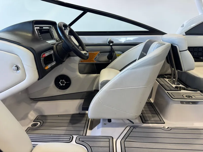 Slide: The Image of Nautique Super Air Nautique 230 2013 - 23