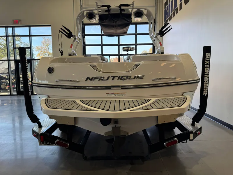 Slide: The Image of Nautique Super Air Nautique 230 2013 - 6