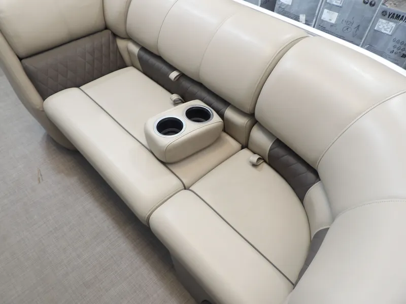 Slide: The Image of Sun Tracker Party Barge 20 DLX 2023 - 10