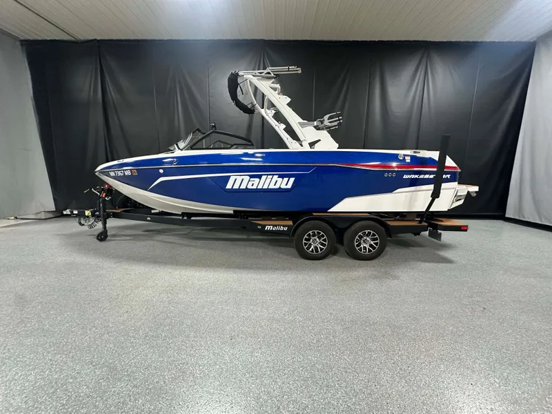 Slide: The Image of Malibu Wakesetter 23 LSV 2021 - 0