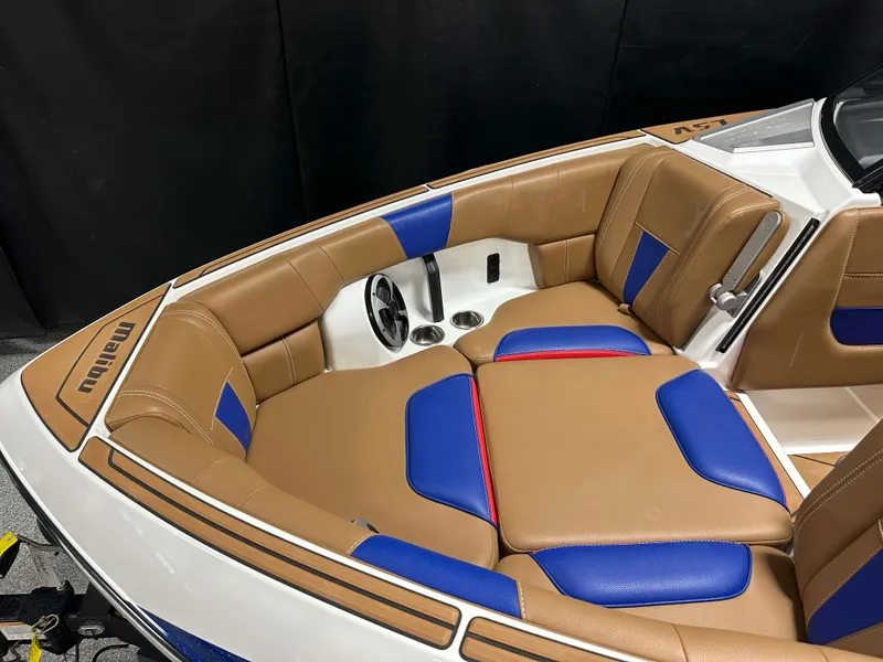 Slide: The Image of Malibu Wakesetter 23 LSV 2021 - 1