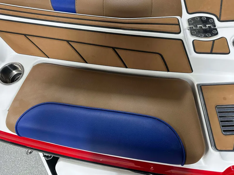 Slide: The Image of Malibu Wakesetter 23 LSV 2021 - 10