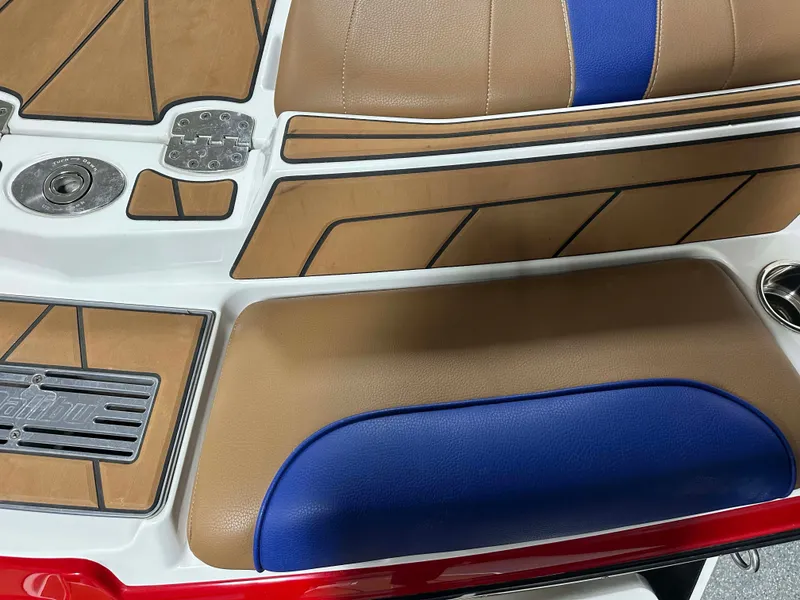 Slide: The Image of Malibu Wakesetter 23 LSV 2021 - 12