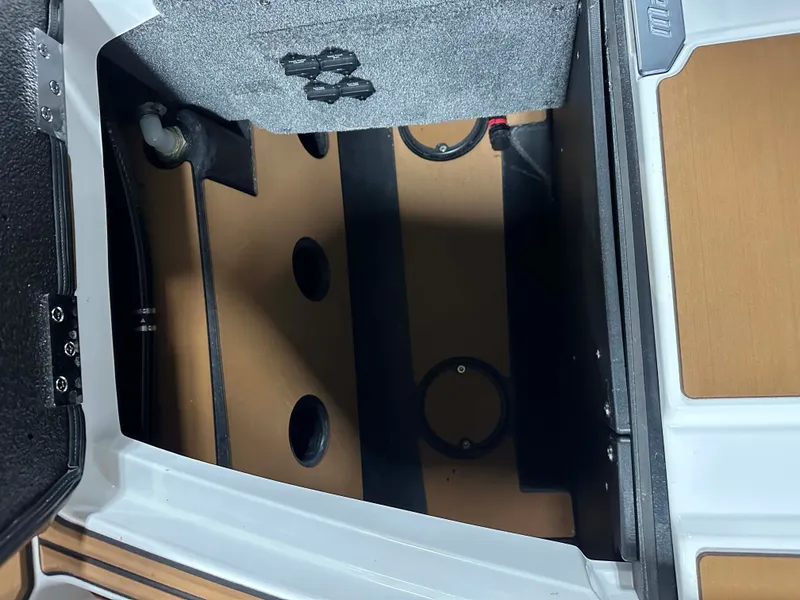 Slide: The Image of Malibu Wakesetter 23 LSV 2021 - 15