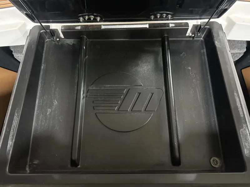 Slide: The Image of Malibu Wakesetter 23 LSV 2021 - 18