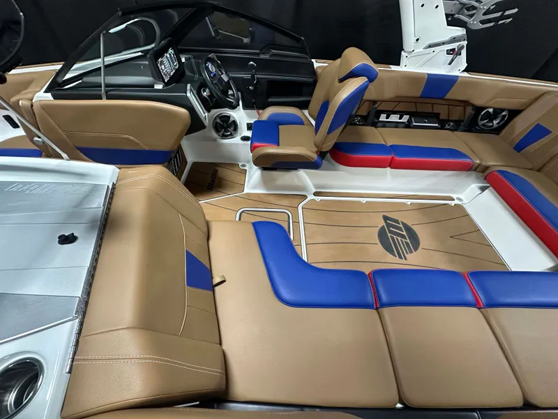 Slide: The Image of Malibu Wakesetter 23 LSV 2021 - 2