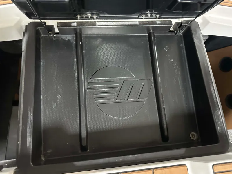 Slide: The Image of Malibu Wakesetter 23 LSV 2021 - 20
