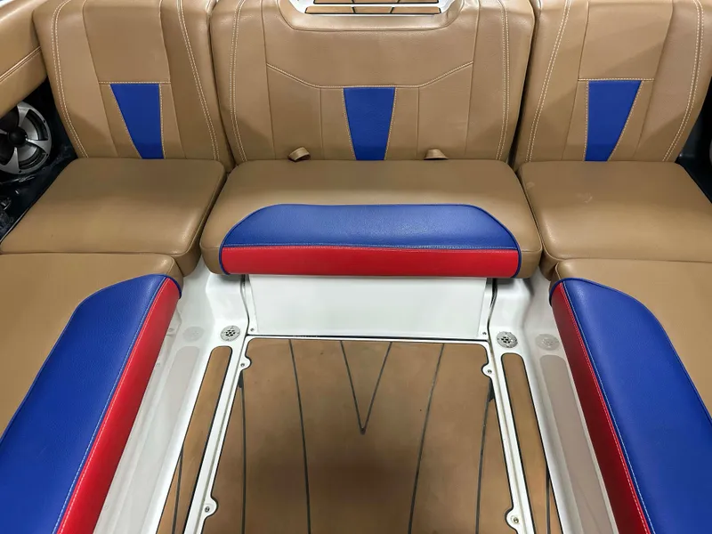 Slide: The Image of Malibu Wakesetter 23 LSV 2021 - 21