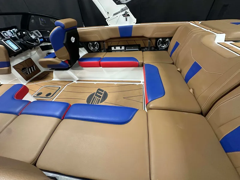 Slide: The Image of Malibu Wakesetter 23 LSV 2021 - 3