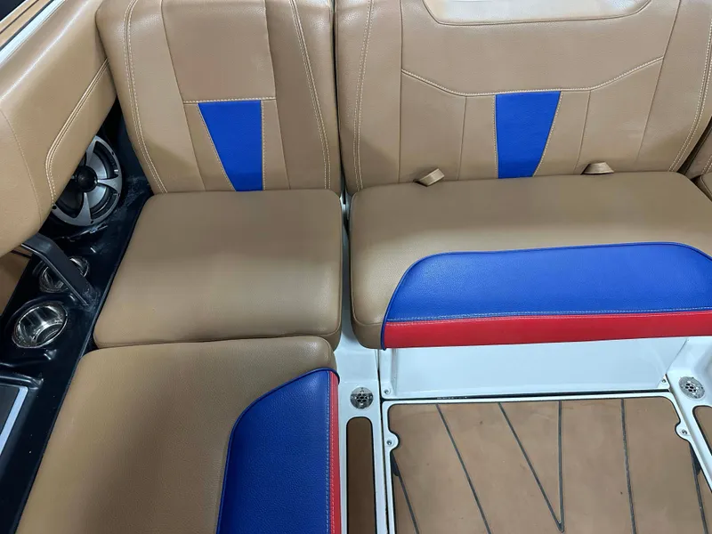 Slide: The Image of Malibu Wakesetter 23 LSV 2021 - 30