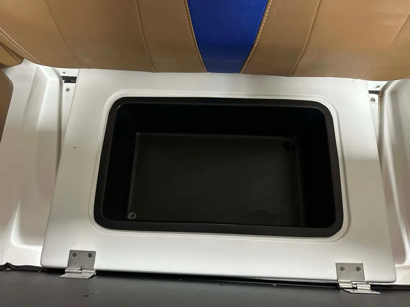 Slide: The Image of Malibu Wakesetter 23 LSV 2021 - 33