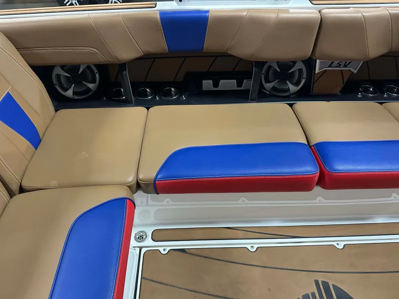 Slide: The Image of Malibu Wakesetter 23 LSV 2021 - 34