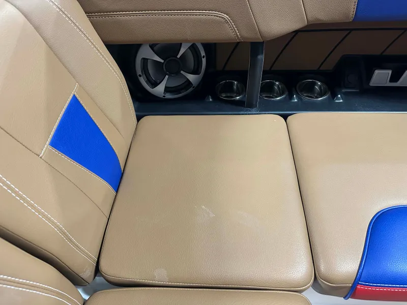Slide: The Image of Malibu Wakesetter 23 LSV 2021 - 35