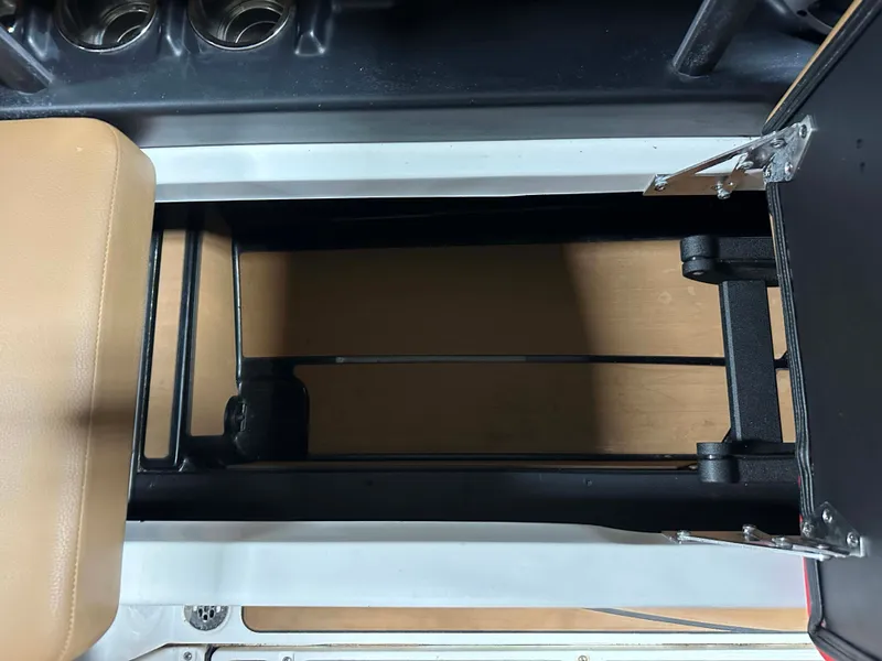 Slide: The Image of Malibu Wakesetter 23 LSV 2021 - 40