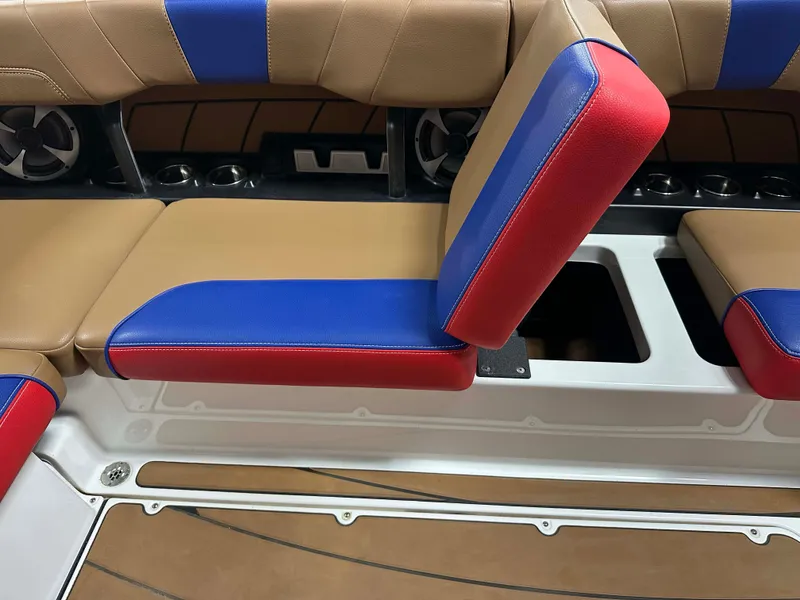 Slide: The Image of Malibu Wakesetter 23 LSV 2021 - 43