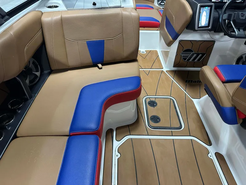 Slide: The Image of Malibu Wakesetter 23 LSV 2021 - 46
