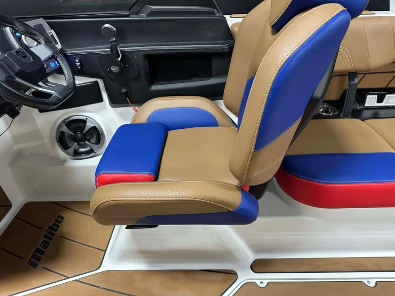 Slide: The Image of Malibu Wakesetter 23 LSV 2021 - 50