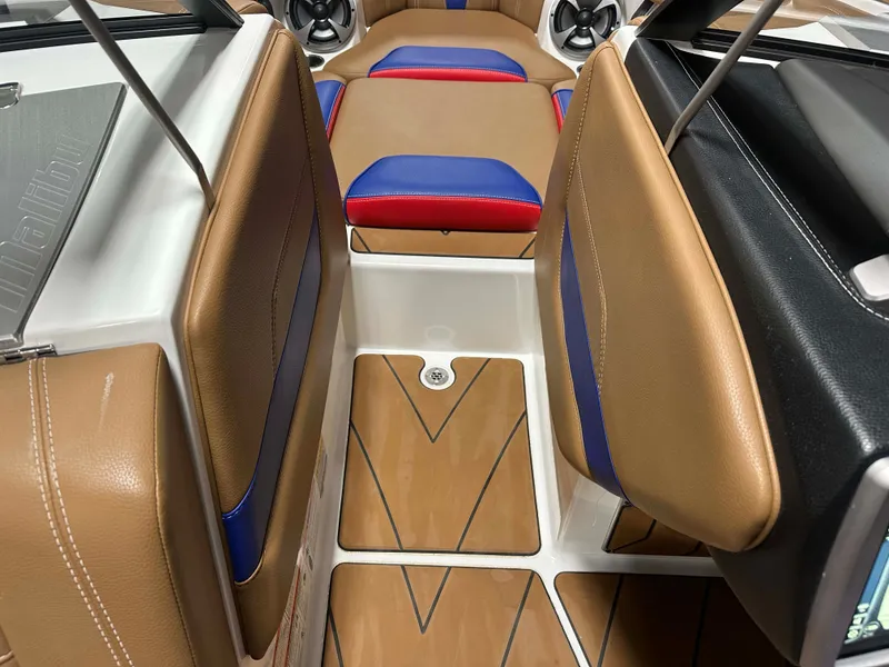 Slide: The Image of Malibu Wakesetter 23 LSV 2021 - 57