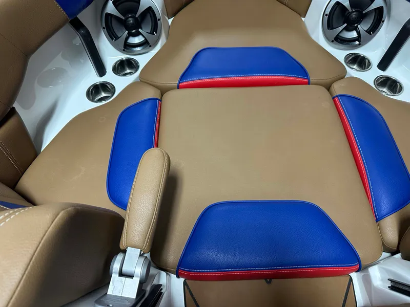Slide: The Image of Malibu Wakesetter 23 LSV 2021 - 59