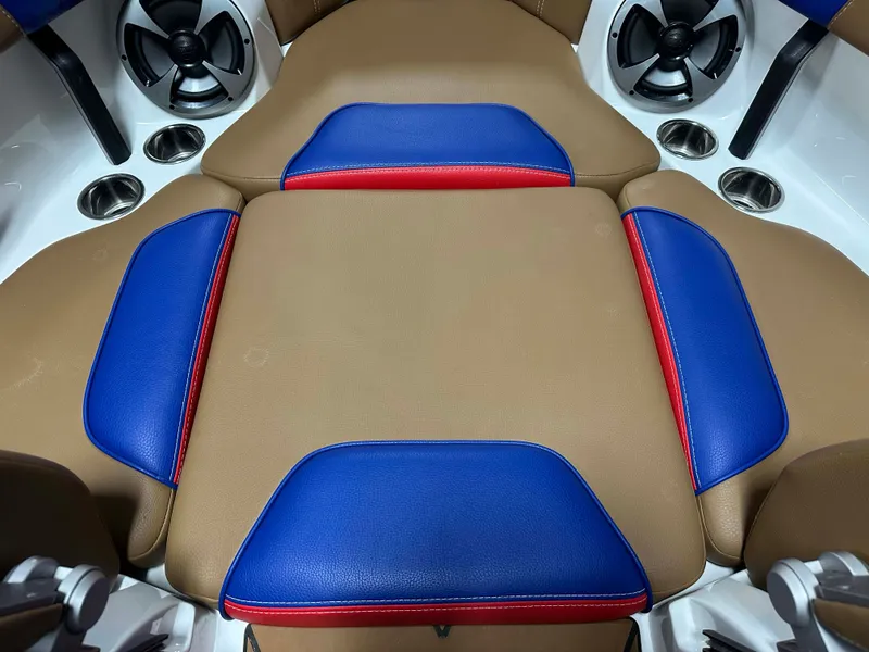 Slide: The Image of Malibu Wakesetter 23 LSV 2021 - 60