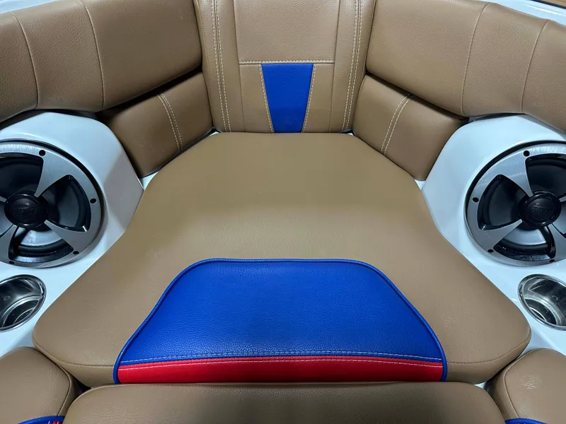Slide: The Image of Malibu Wakesetter 23 LSV 2021 - 63