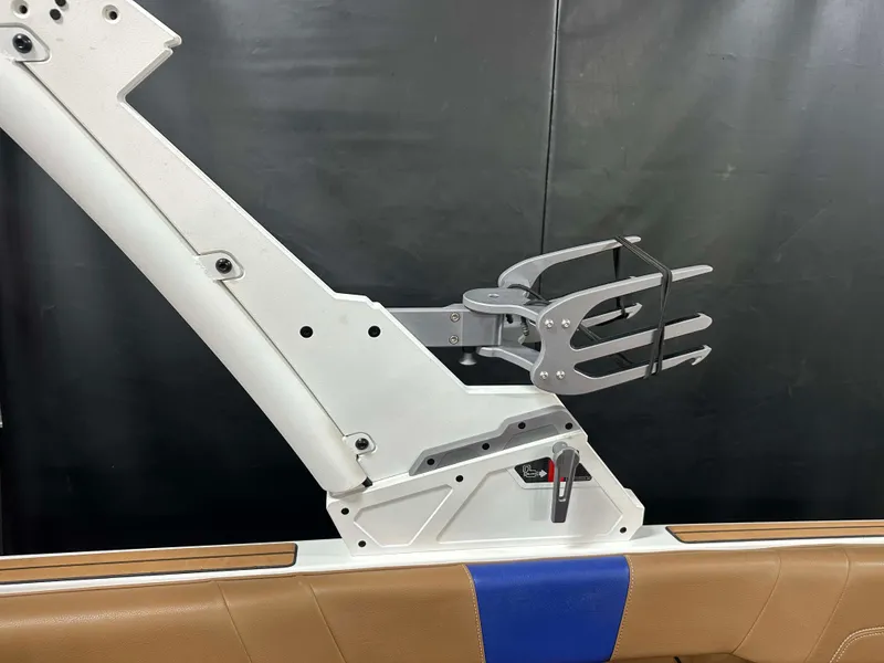 Slide: The Image of Malibu Wakesetter 23 LSV 2021 - 67