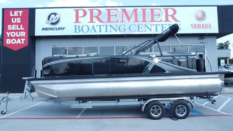 The Image of Avalon LSZ Quad Lounge - 23' 2025 - 1