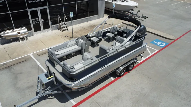 Slide: The Image of Avalon Venture Rear Fish - 21' 2026 - 15