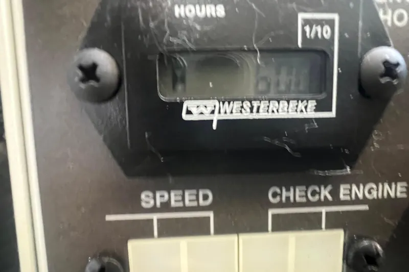 Slide: The Image of Hour meter display on 2025 Sea Ray Sundancer 320 Coupe boat dashboard. - 17