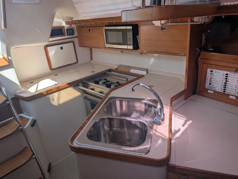 Slide: The Image of Catalina 320 2000 - 85