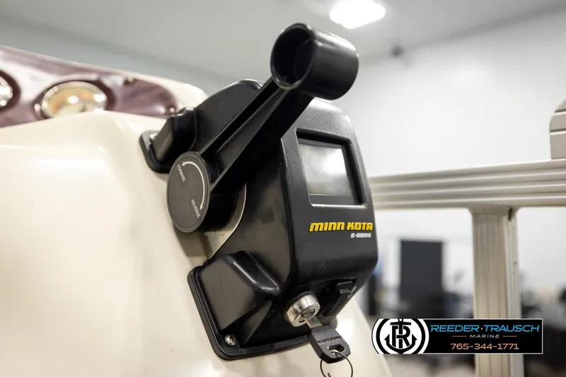 Slide: The Image of Close-up of Minn Kota E-Drive throttle on 2008 Bennington 2050 FSI boat. - 34