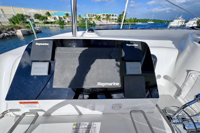 Slide: The Image of Raymarine electronics - 31