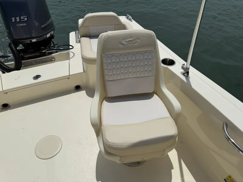Slide: The Image of Scout 188 Sport Dorado 2026 boat seats and Yamaha motor. - 15