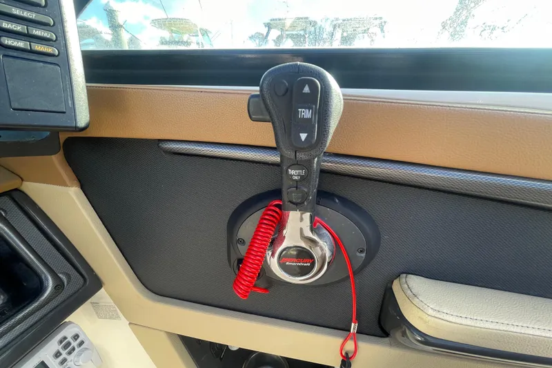 Slide: The Image of Throttle control of 2014 Sea Ray 240 Sundeck Outboard with Mercury SmartCraft system. - 21